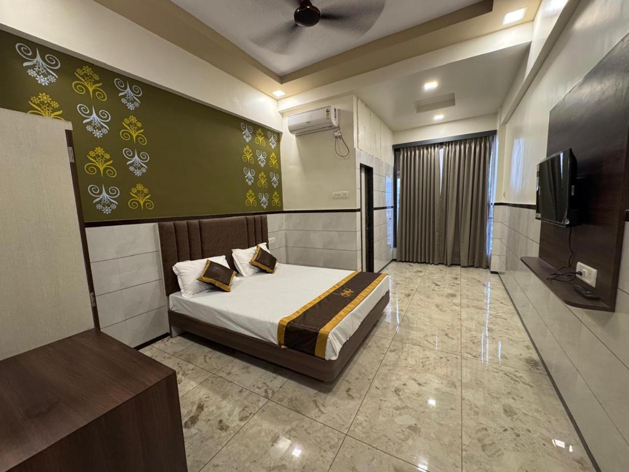 Majestic Inn 瓦塞 外观 照片