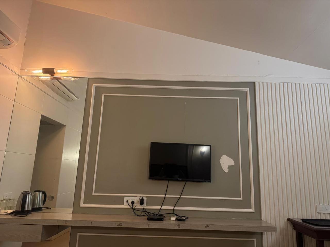 Majestic Inn 瓦塞 外观 照片