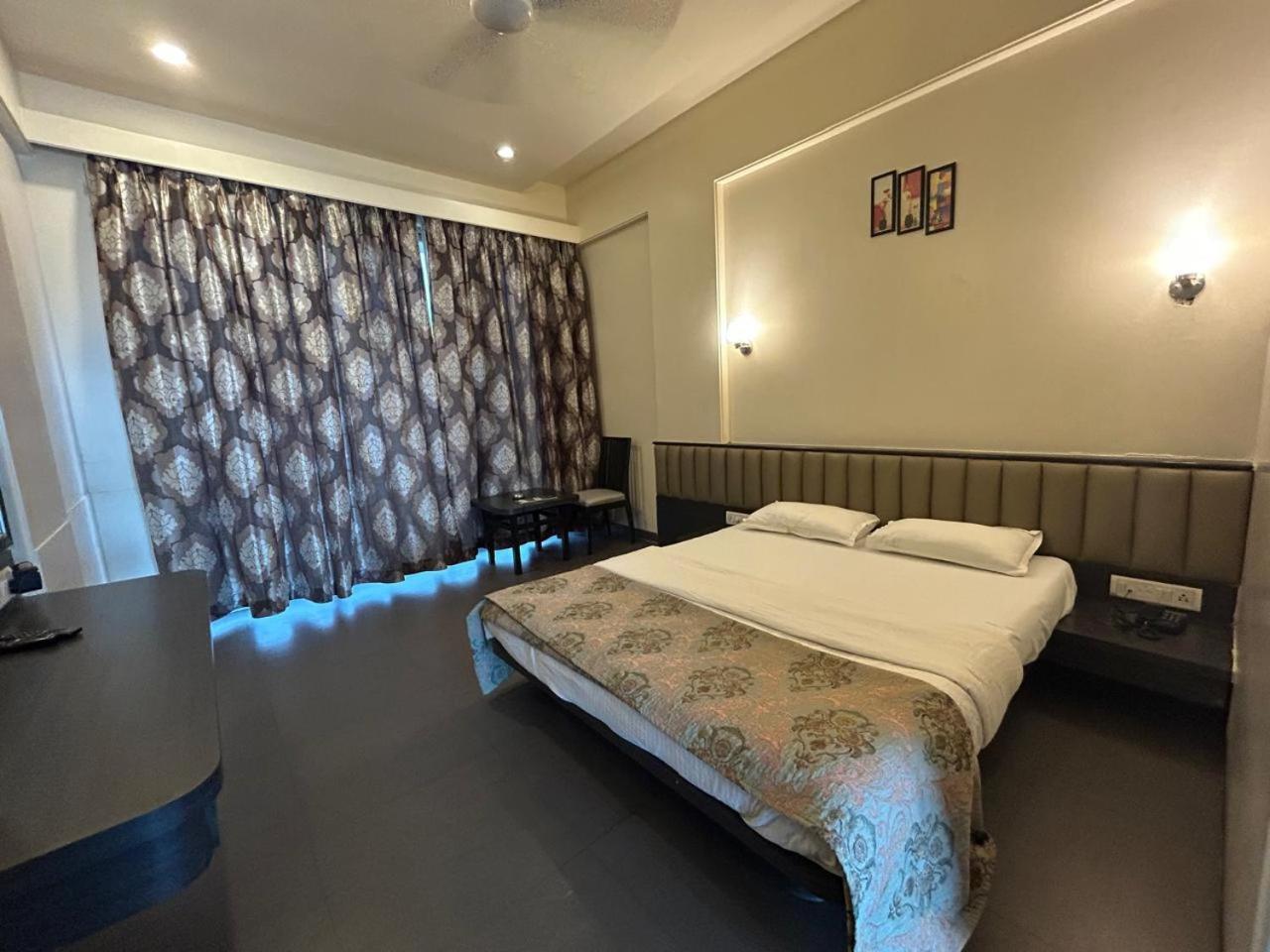 Majestic Inn 瓦塞 外观 照片